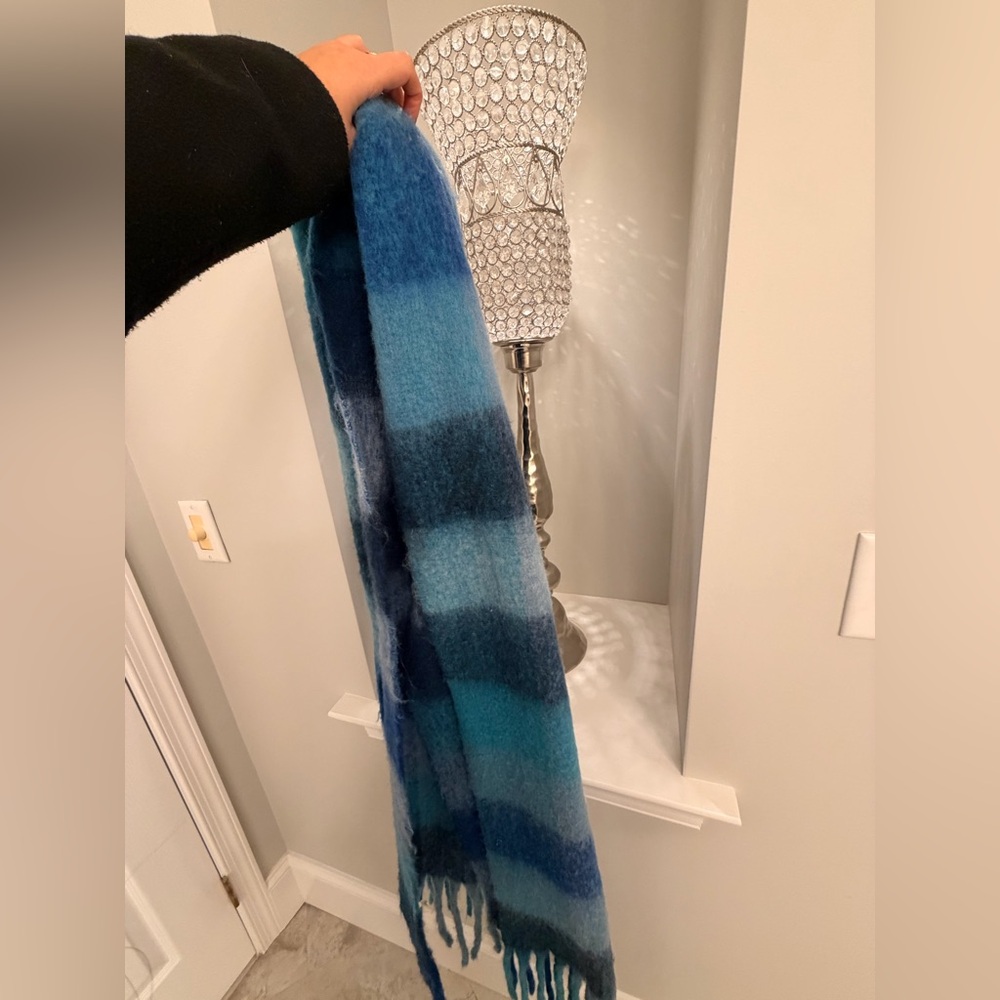 Blue Gradient Scarf - Picture 6 of 6